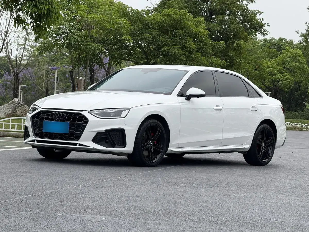2022 Audi A4L 2.0T 190HP L4 7DCT