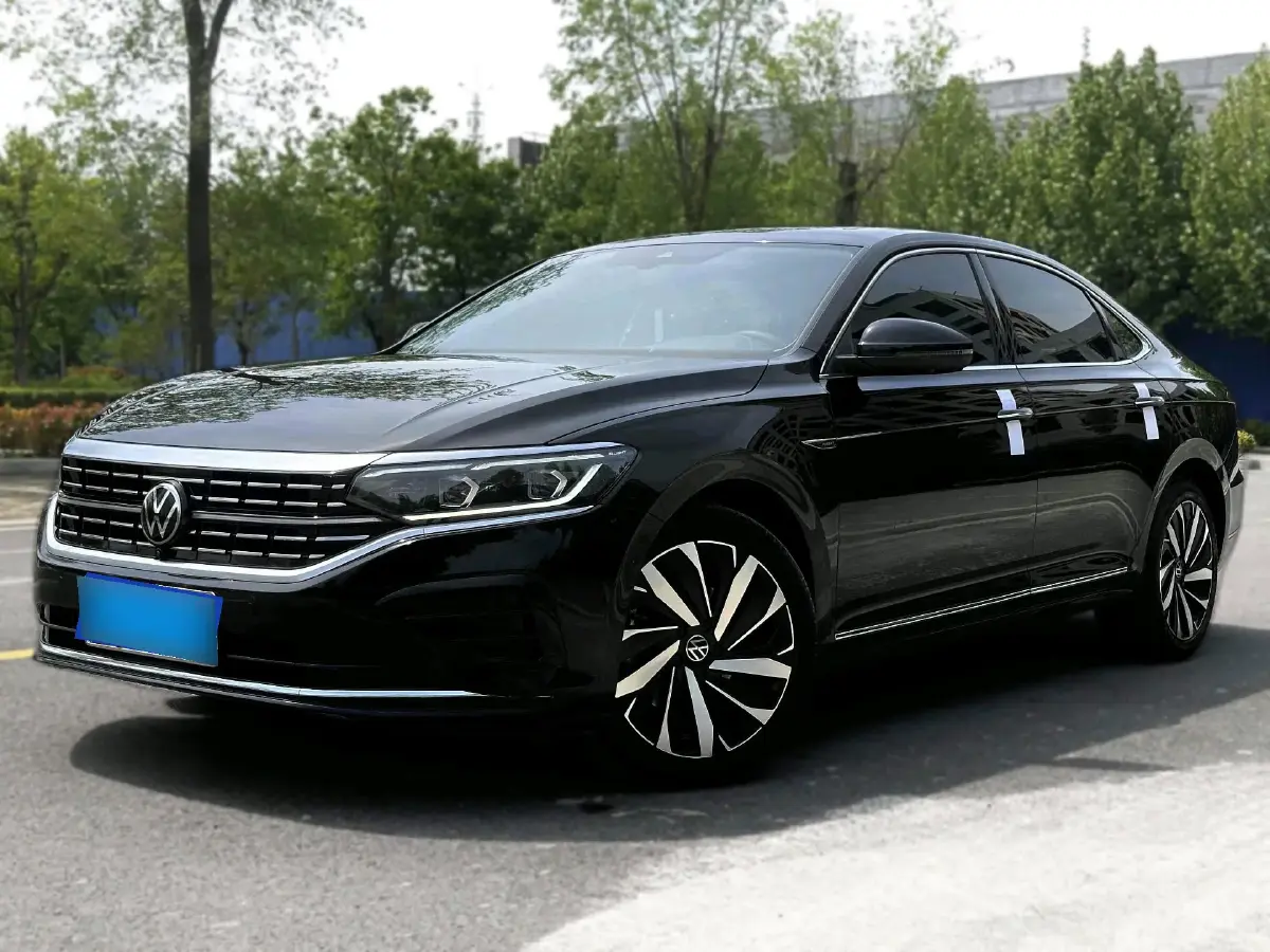2023 Volkswagen Passat 2.0T 186HP L4 7DCT
