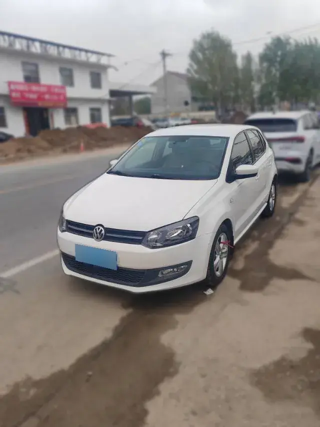 2011 Volkswagen Polo 1.4L 86HP L4 6AT