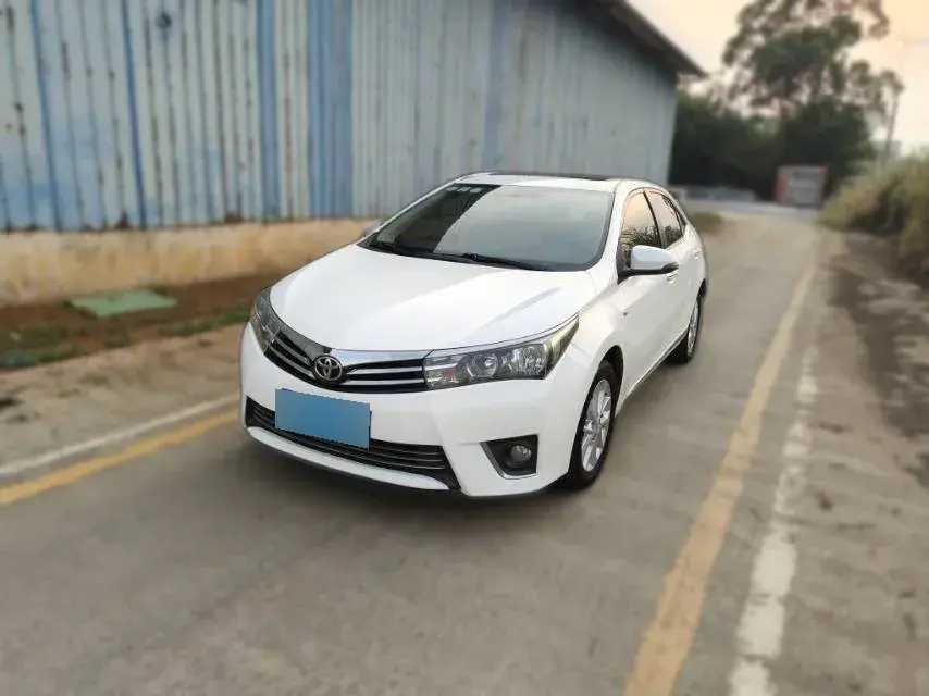 2014 Toyota Corolla 1.6L 122HP L4 CVT