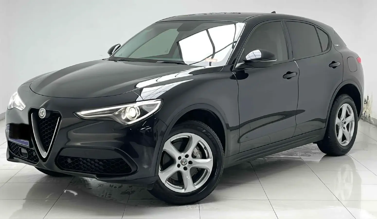 2017 Alfa Romeo Stelvio 2.0T 200HP L4 8AT