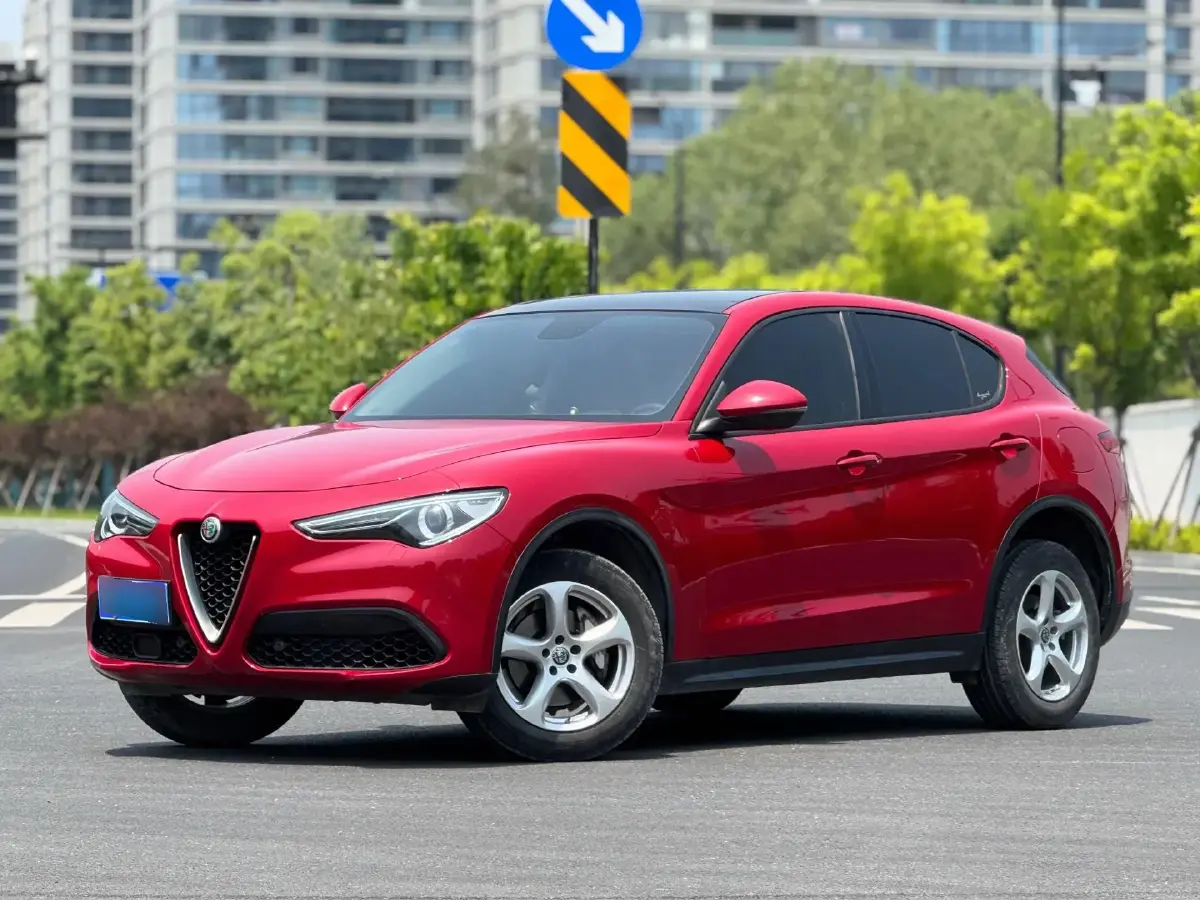 2017 Alfa Romeo Stelvio 2.0T 200HP L4 8AT