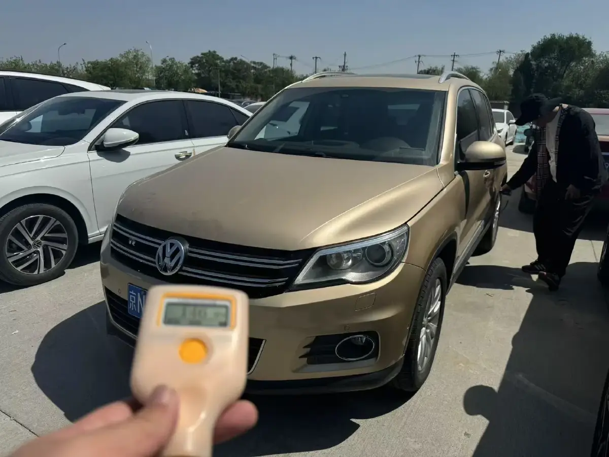 2012 Volkswagen Tiguan 2.0T 200HP L4 6AT