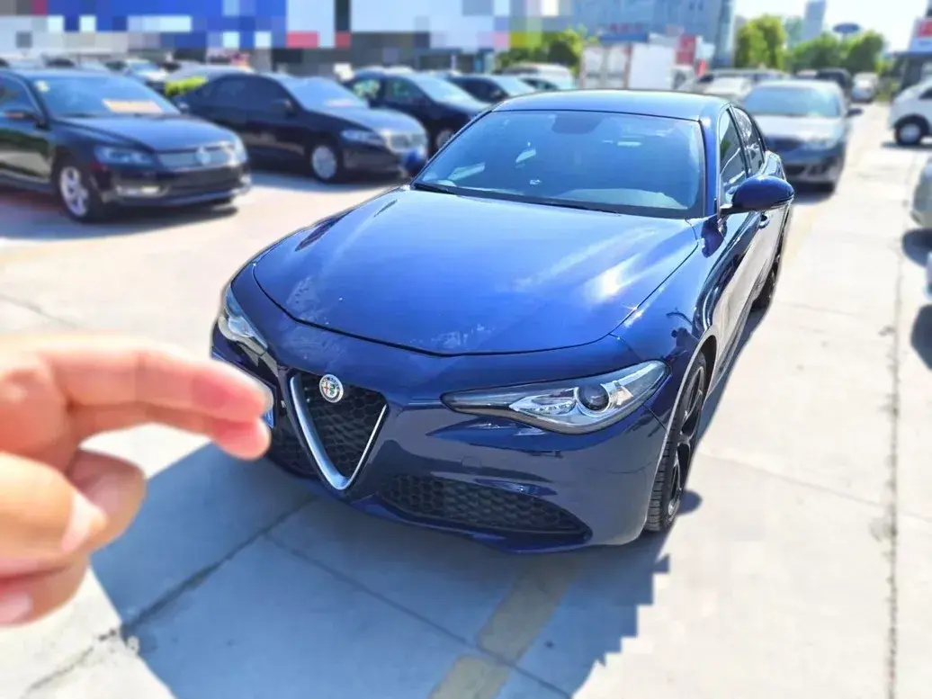 2017 Alfa Romeo Giulia 2.0T 200HP L4 8AT