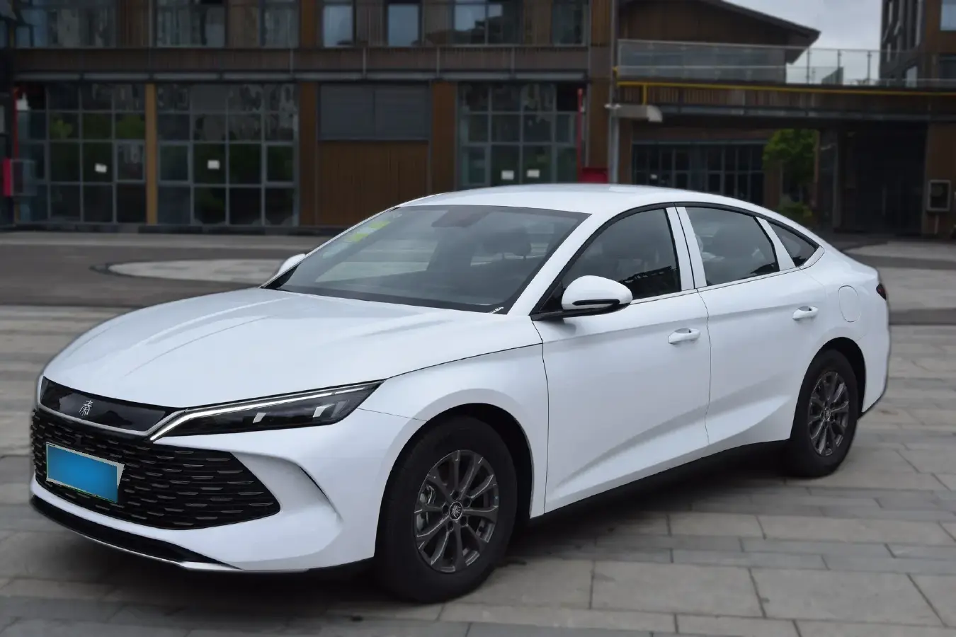 2024 BYD QinL 1.5L 101HP L4 E-CVT PHEV 10.08KWH