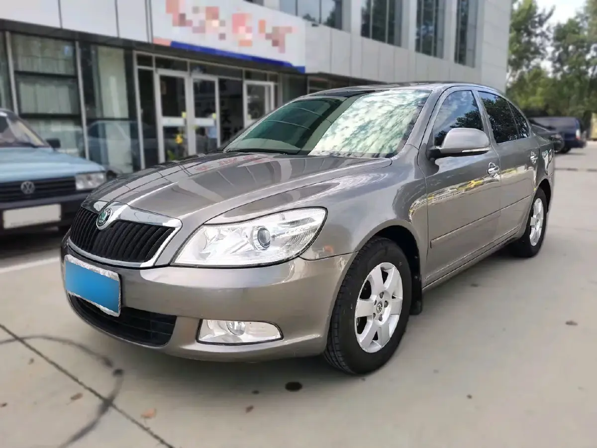 2013 Skoda Octavia 2.0L 120HP L4 5MT