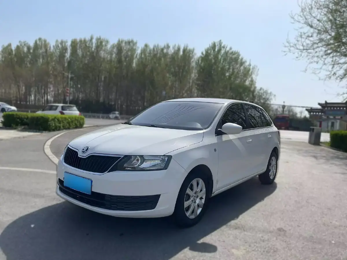 2014 Skoda Rapid Spaceback 1.4T 131HP L4 7DCT