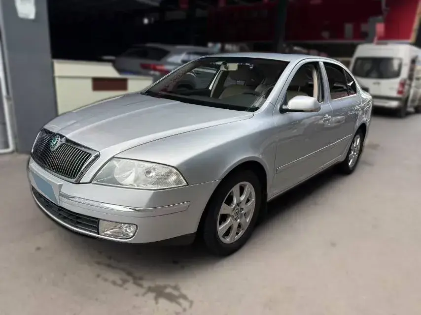 2009 Skoda Octavia 1.6L 105HP L4 6AT