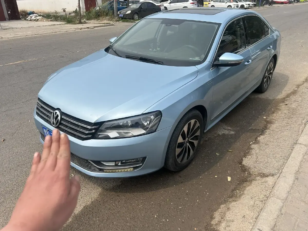 2014 Volkswagen Passat 1.4T 131HP L4 7DCT