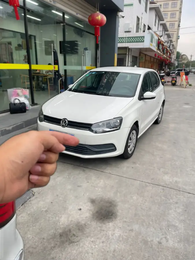 2016 Volkswagen Polo 1.4L 90HP L4 6AT