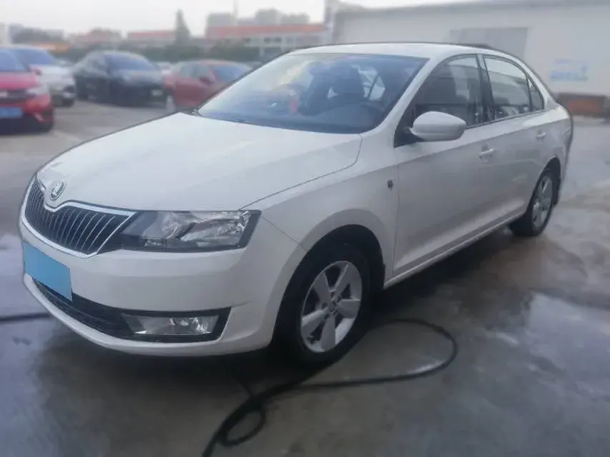 2015 Skoda Rapid 1.4L 90HP L4 5MT