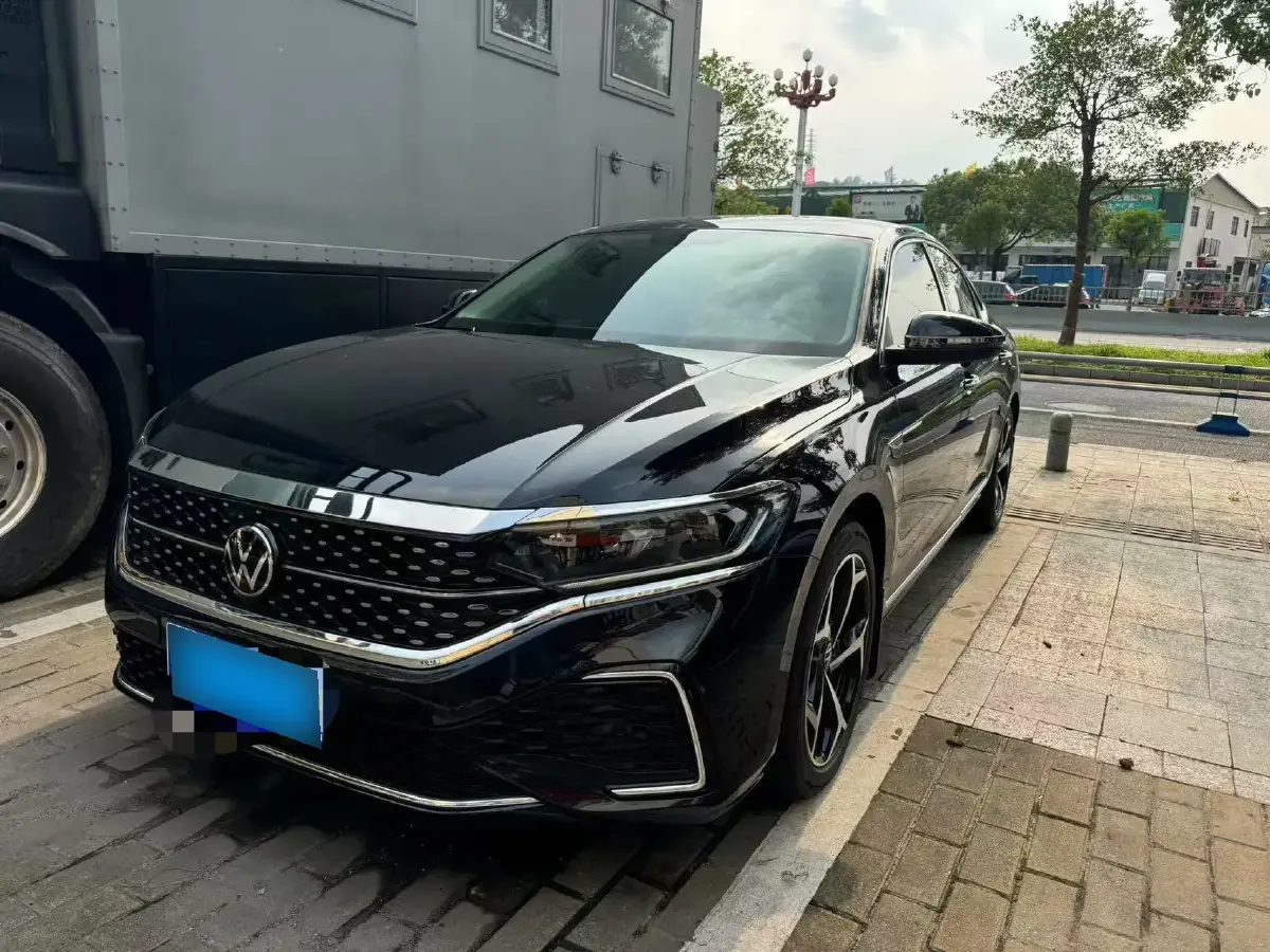 2024 Volkswagen Passat 2.0T 186HP L4 7DCT