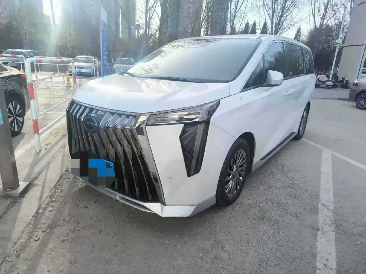 2023 GAC Trumpchi M8 2.0T 190HP L4 E-CVT Hybrid