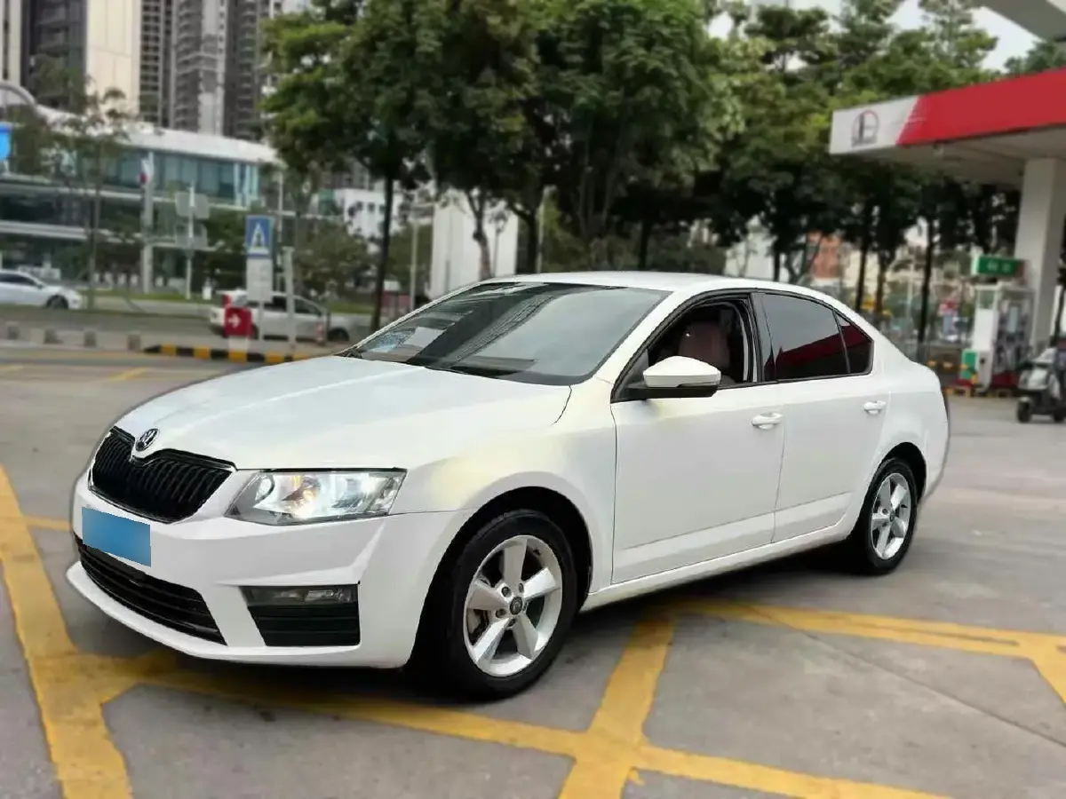 2017 Skoda Octavia 1.6L 110HP L4 5MT