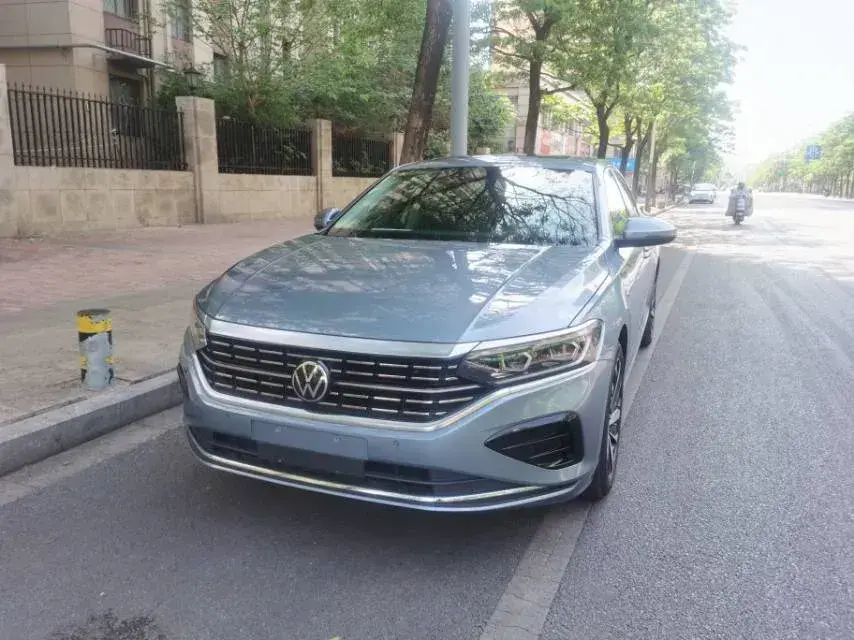 2021 Volkswagen Passat 2.0T 220HP L4 7DCT