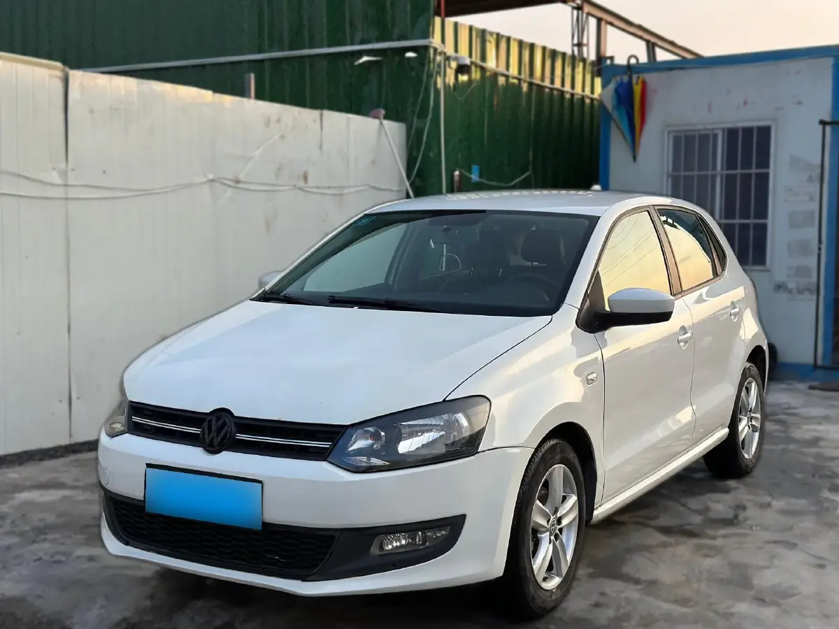 2011 Volkswagen Polo 1.4L 86HP L4 6AT