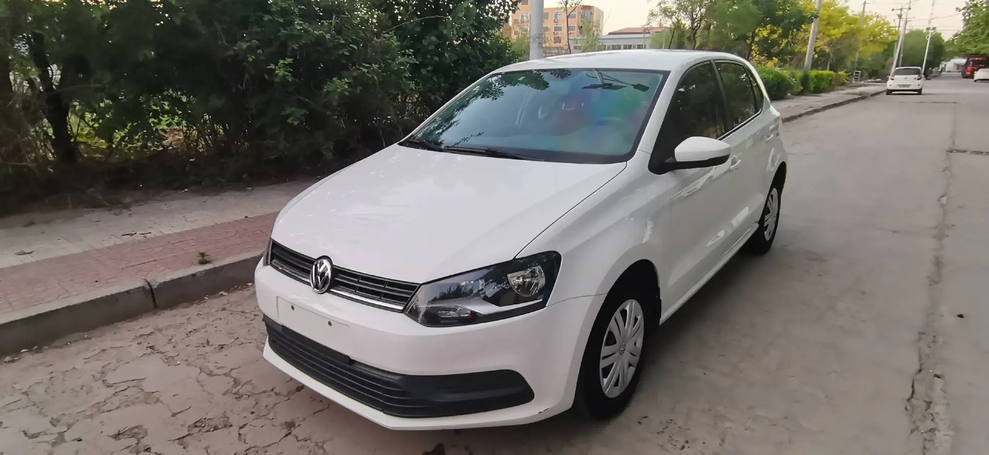 2016 Volkswagen Polo 1.4L 90HP L4 6AT