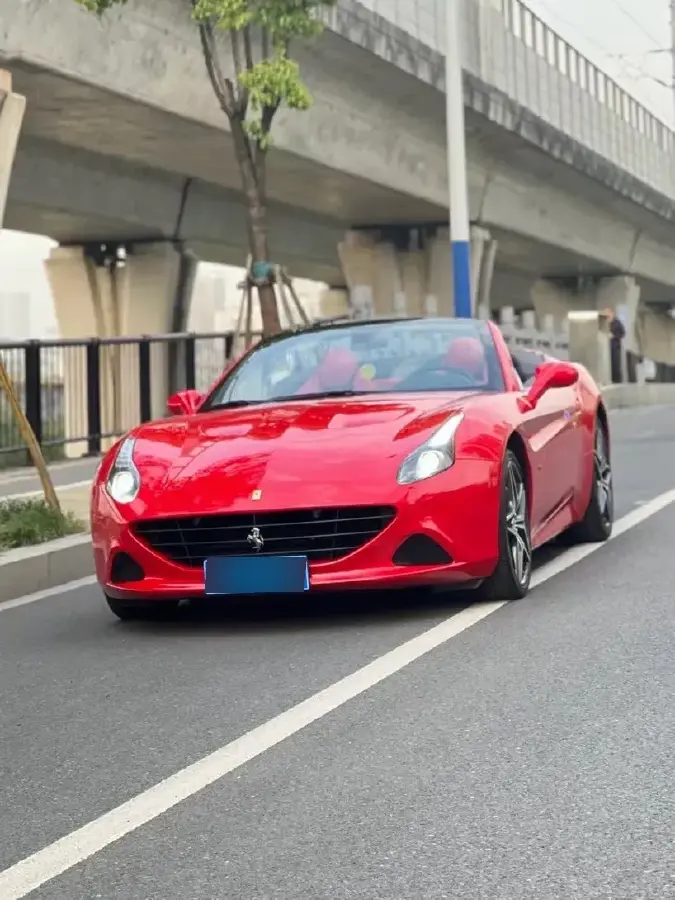 2015 Ferrari California T 3.9T 560HP V8 7DCT