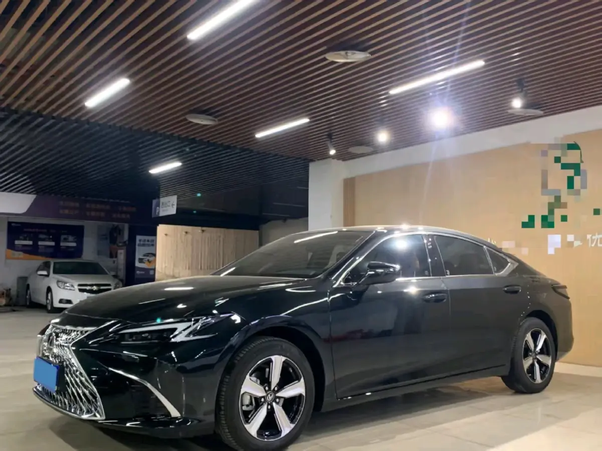 2025 Lexus ES 2.0L 173HP L4 CVT