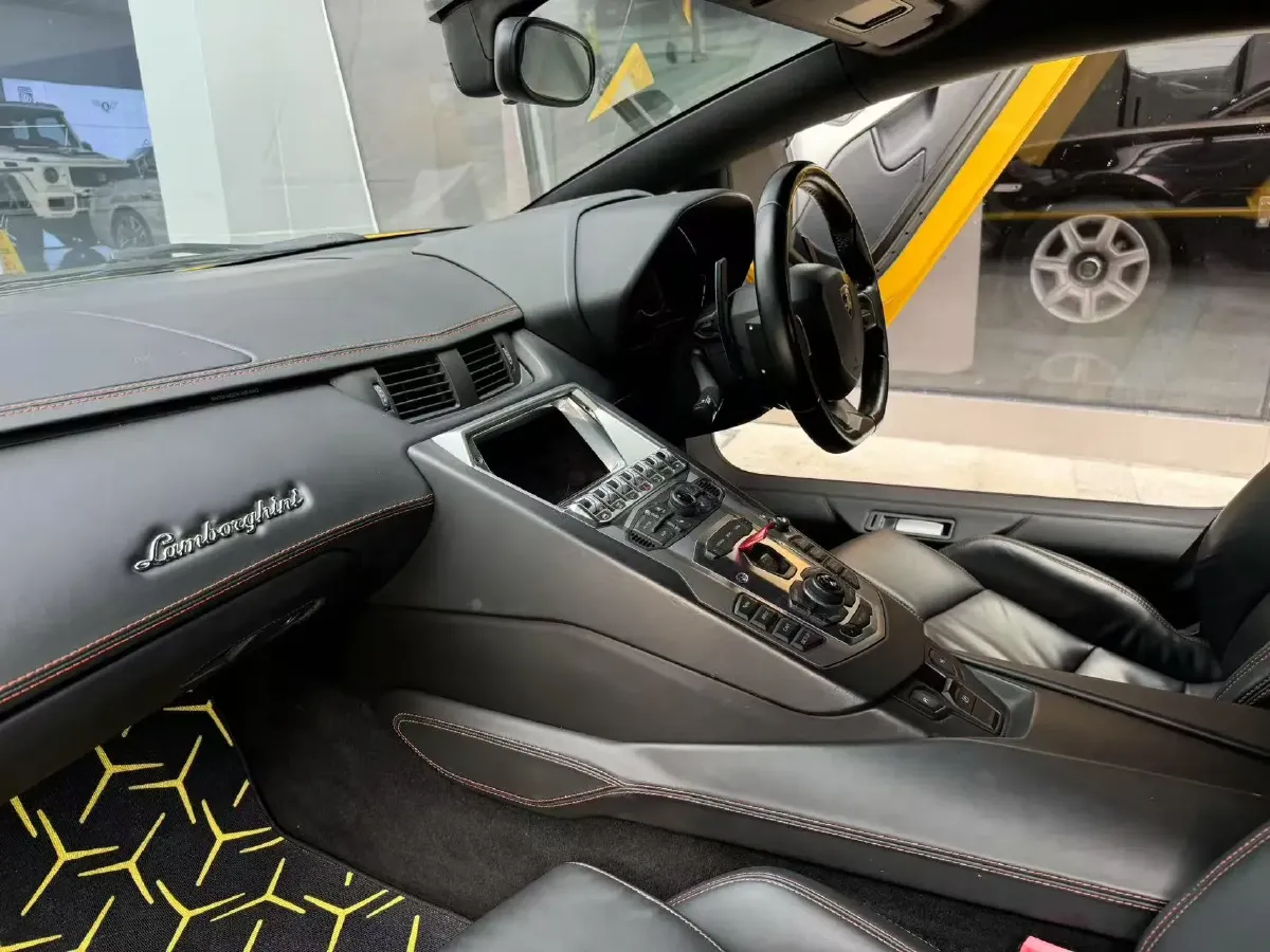 2011 Lamborghini Aventador 6.5L 700HP V12 7ISR,autocango,china used car exporter,china ev exporter,chinese used car exporter,chinese used ev exporter