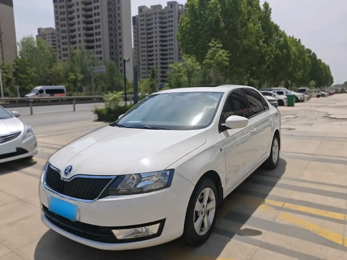 2015 Skoda Rapid 1.4L 90HP L4 5MT