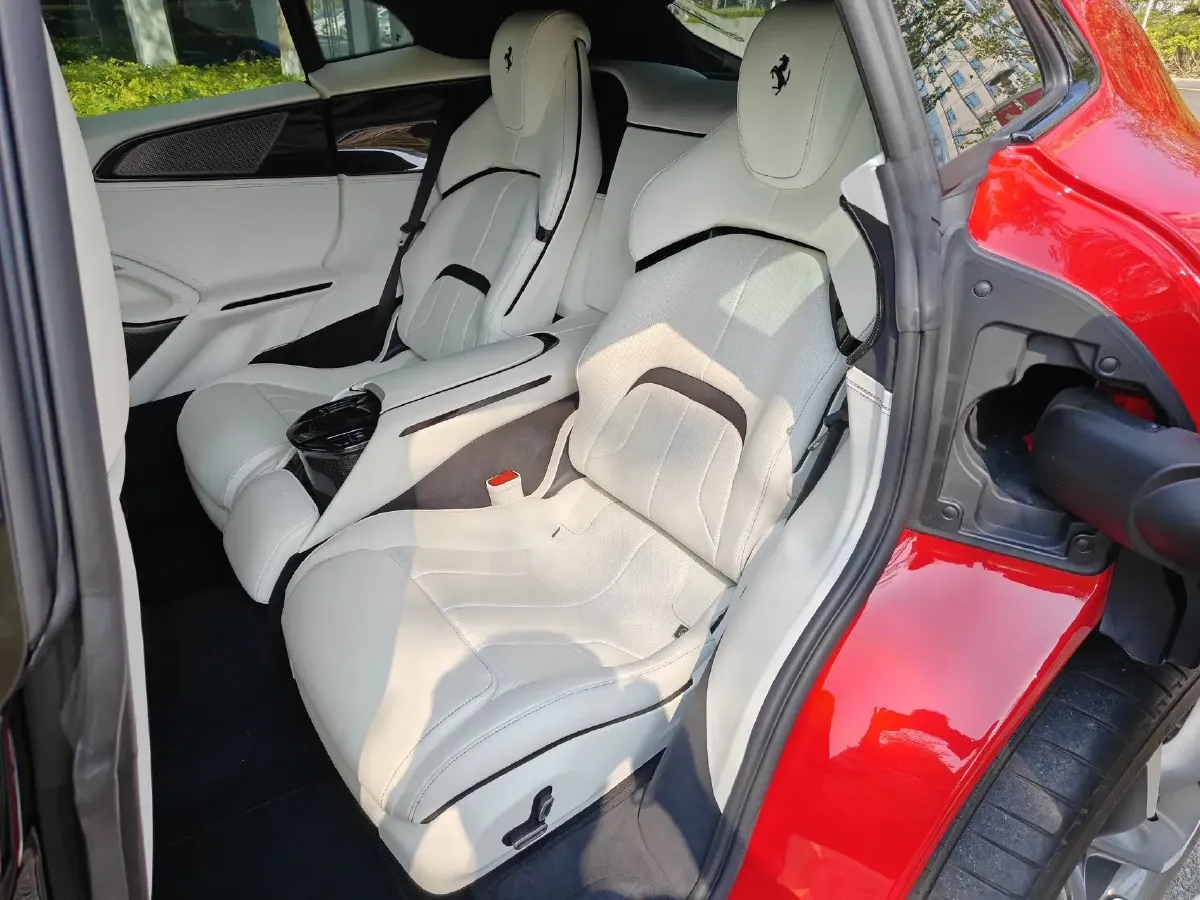 2023 Ferrari Purosangue 6.5L 725HP V12 8DCT,autocango,china used car exporter,china ev exporter,chinese used car exporter,chinese used ev exporter