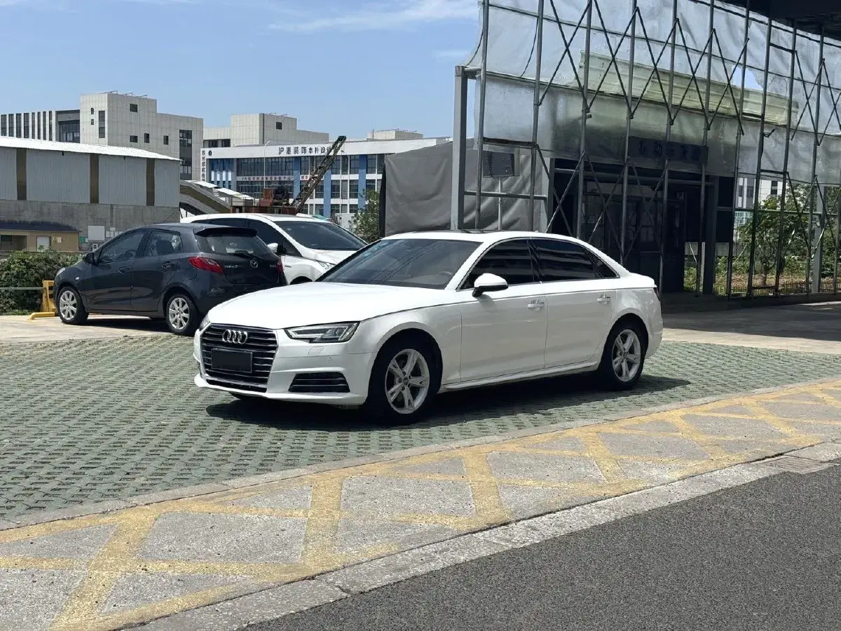 2017 Audi A4L 2.0T 190HP L4 7DCT