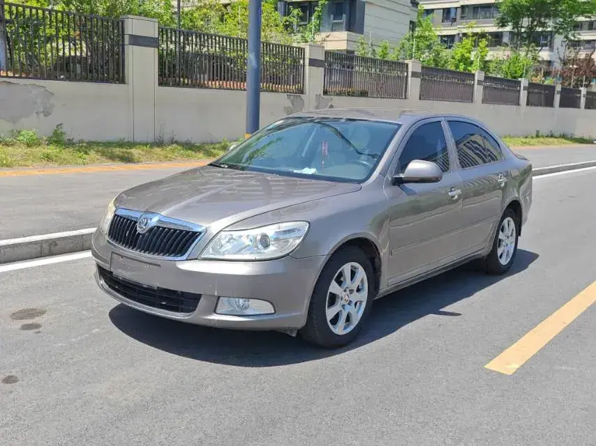 2013 Skoda Octavia 1.6L 105HP L4 5MT