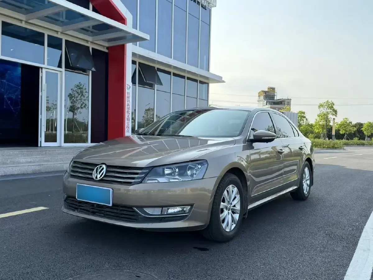 2014 Volkswagen Passat 1.8T 160HP L4 7DCT