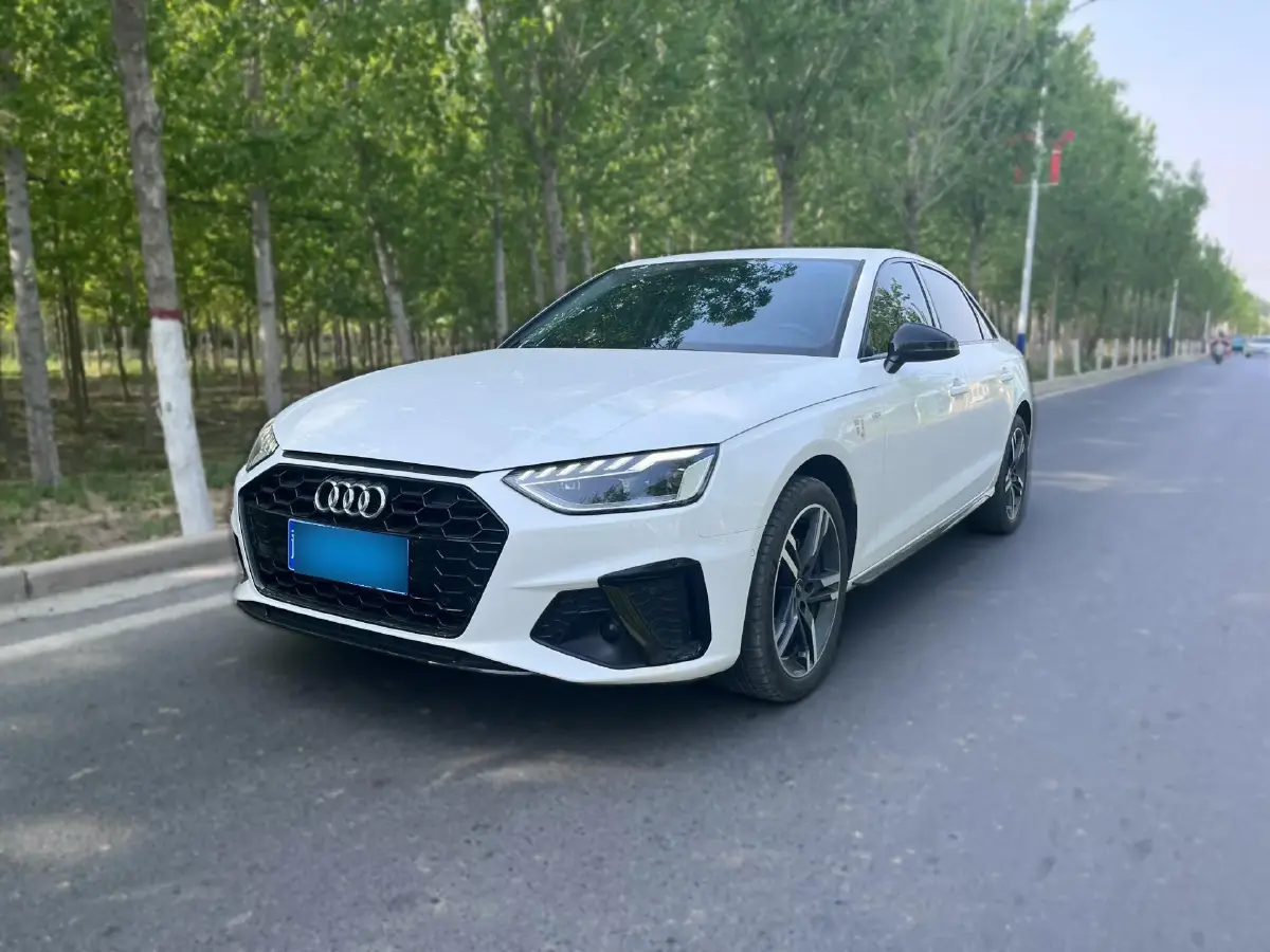 2022 Audi A4L 2.0T 190HP L4 7DCT