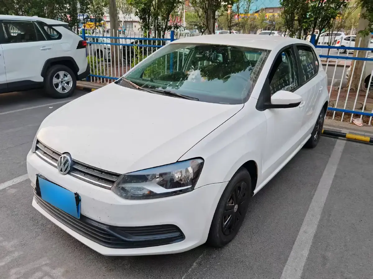 2014 Volkswagen Polo 1.4L 90HP L4 5MT