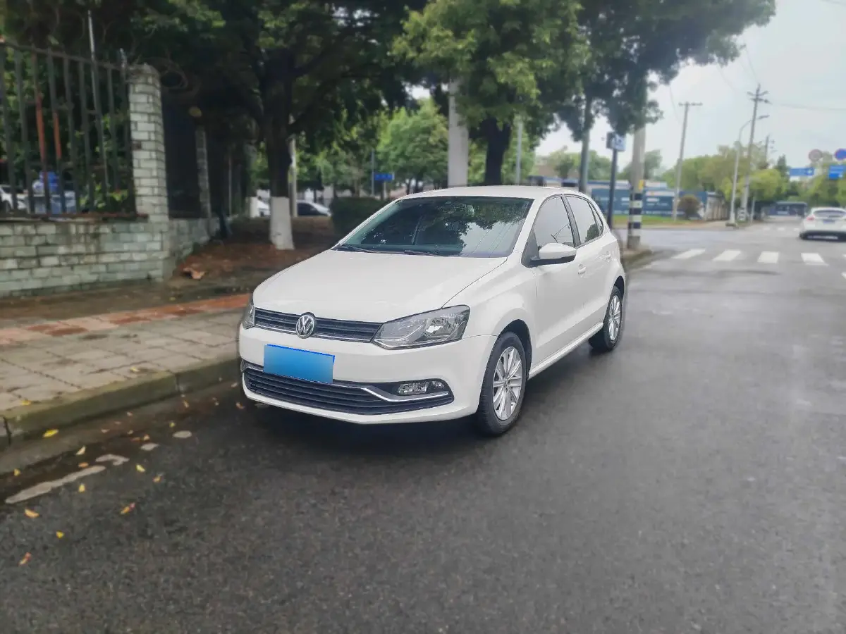2014 Volkswagen Polo 1.6L 110HP L4 6AT