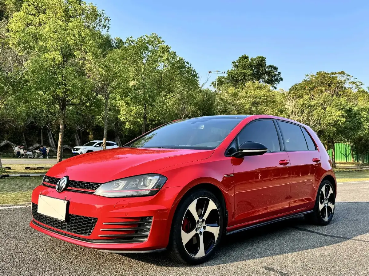 2016 Volkswagen GolfGTI 2.0T 220HP L4 7DCT
