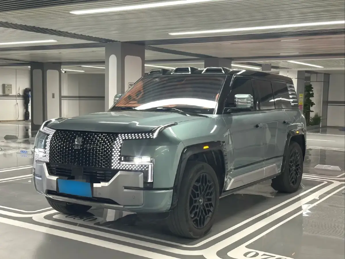 2023 YangWang U8 2.0T 272HP L4 REEV 49.05KWH