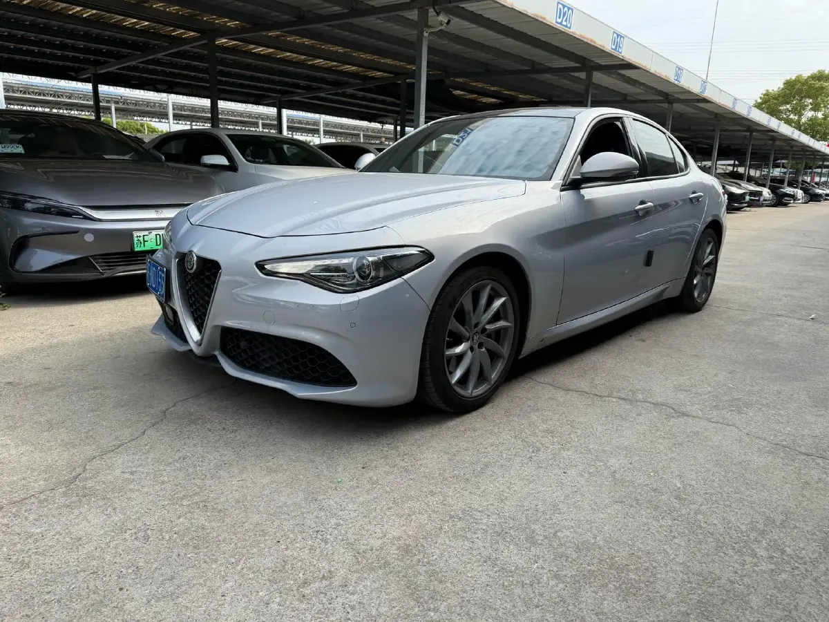 2022 Alfa Romeo Giulia 2.0T 280HP L4 8AT