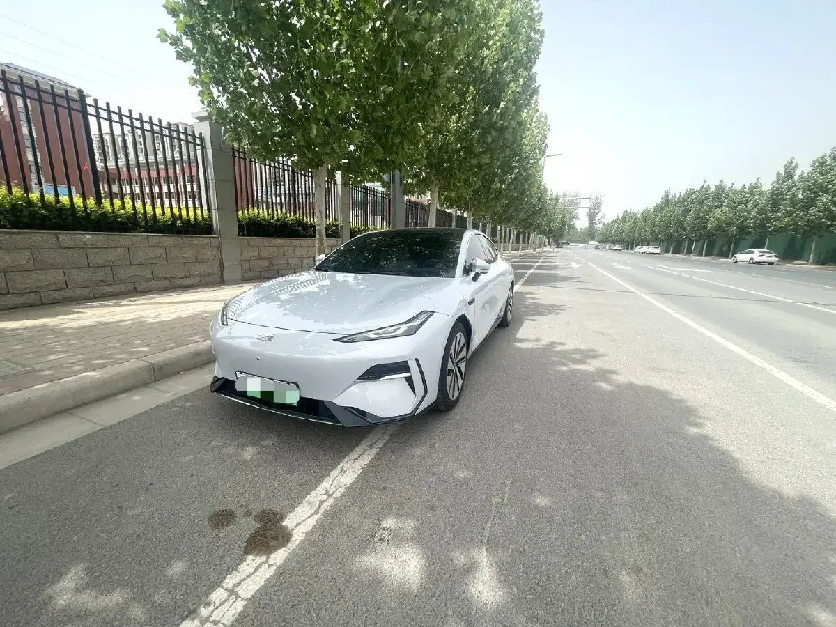 2024 Geely Galaxy E8 BEV 76KWH