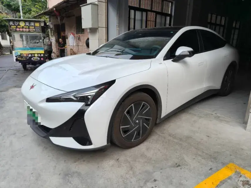 2025 ARCFOX αS5 BEV