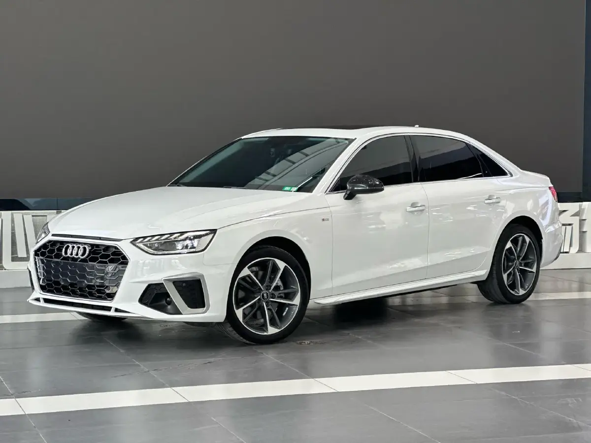 2022 Audi A4L 2.0T 190HP L4 7DCT