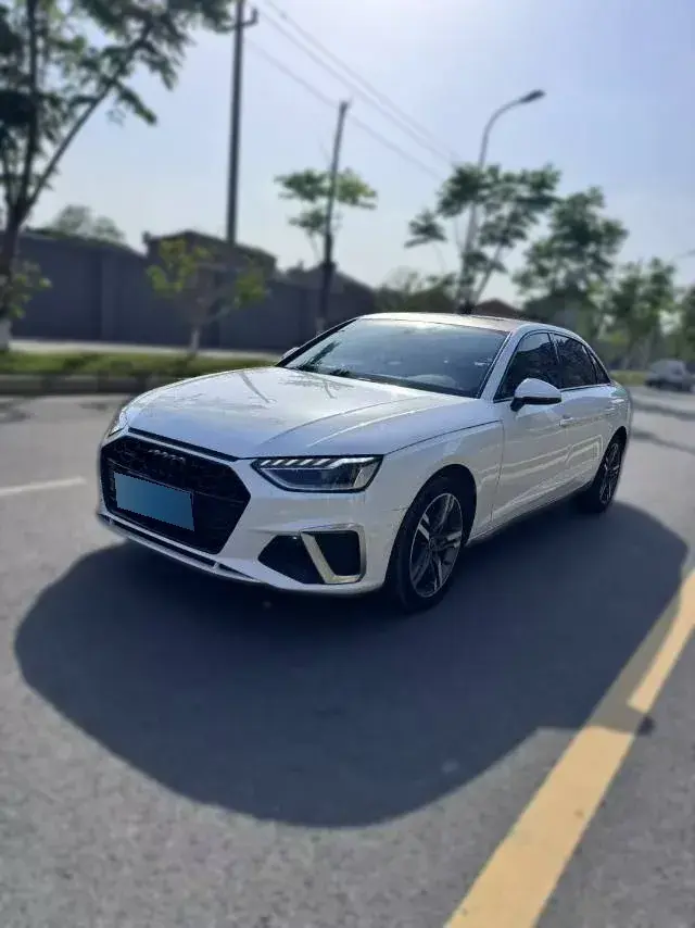 2022 Audi A4L 2.0T 190HP L4 7DCT