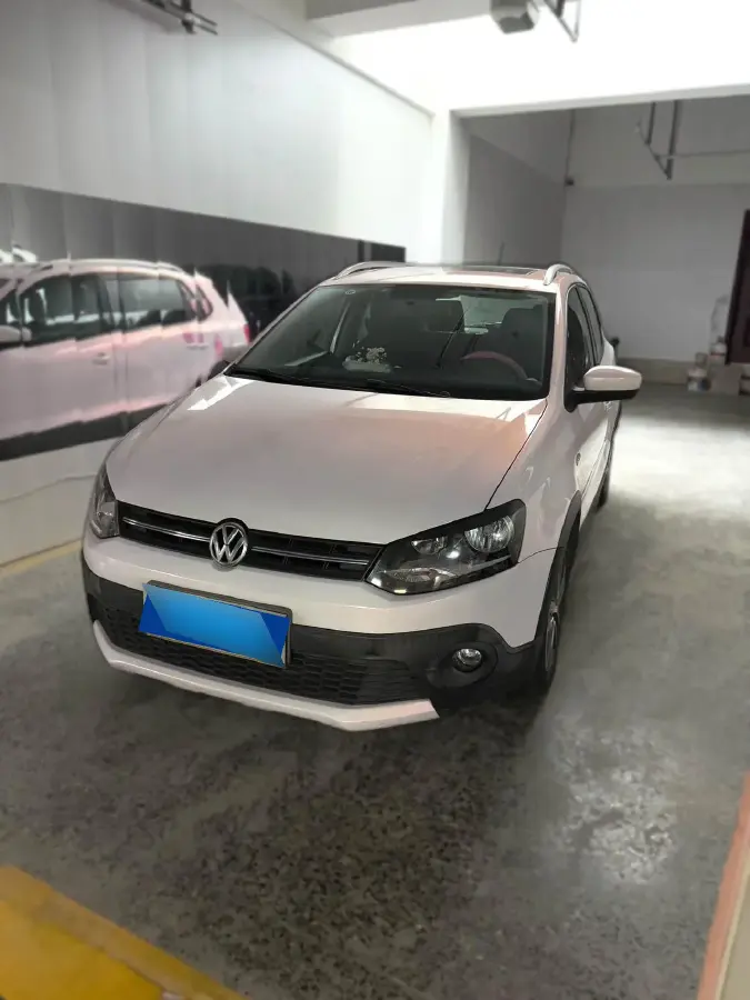 2012 Volkswagen Polo 1.6L 105HP L4 5MT