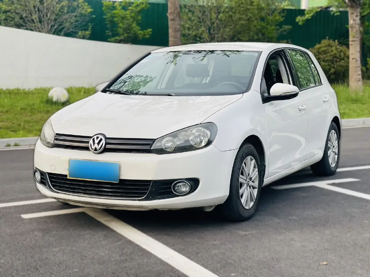 2012 Volkswagen Golf 1.6L 105HP L4 5MT