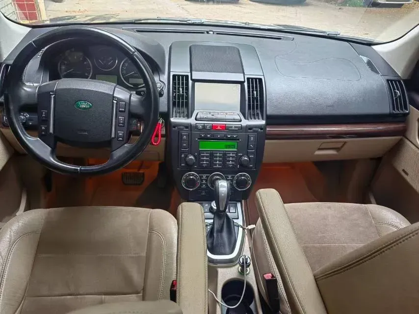 2011 Land Rover Freelander 2 3.2L 233HP L6 6AT,autocango,china used car exporter,china ev exporter,chinese used car exporter,chinese used ev exporter