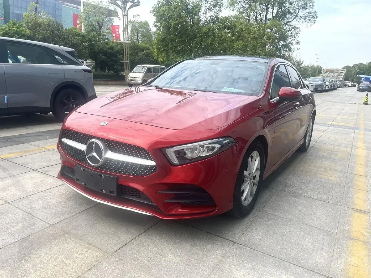2019 Mercedes-Benz A Class 1.3T 163HP L4 7DCT