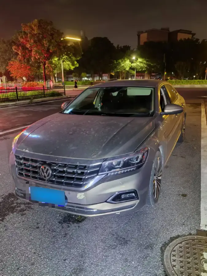 2019 Volkswagen Passat 2.0T 220HP L4 7DCT