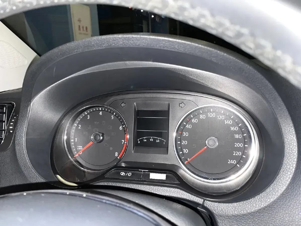 2016 Volkswagen Polo 1.6L 110HP L4 5MT,autocango,china used car exporter,china ev exporter,chinese used car exporter,chinese used ev exporter