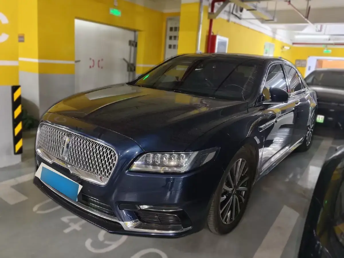 2017 Lincoln Continental 2.0T 261HP L4 6AT