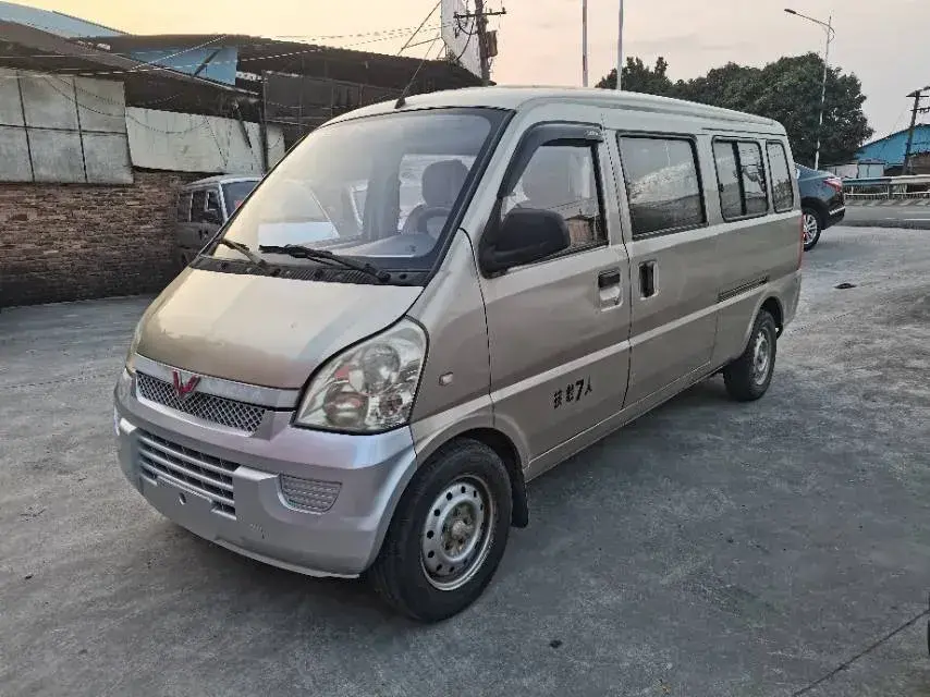 2012 WuLing RongGuang 1.5L 107HP L4 5MT