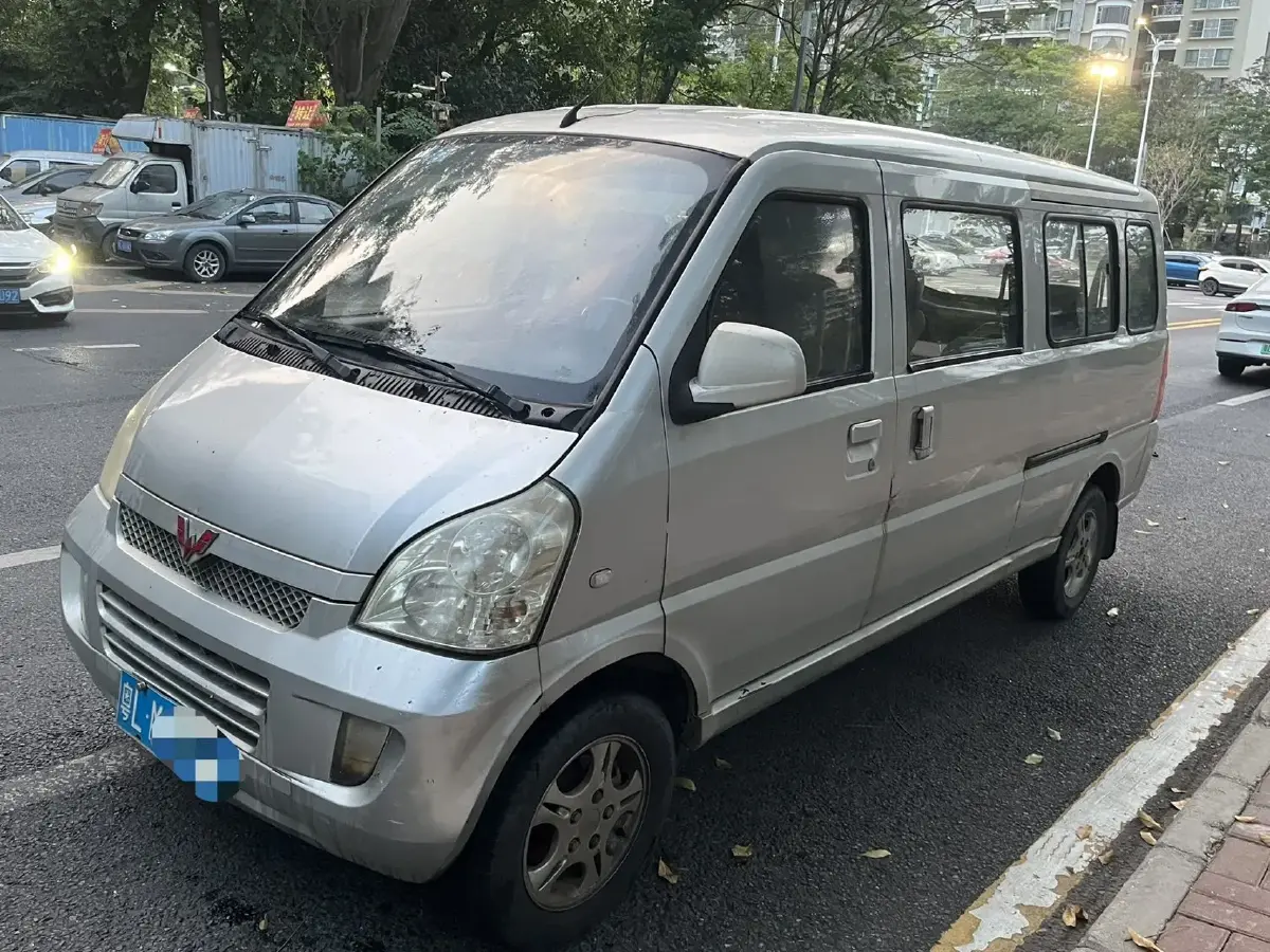 2012 WuLing RongGuang 1.5L 107HP L4 5MT