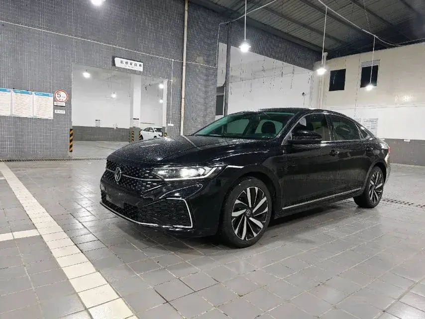 2022 Volkswagen Passat 2.0T 186HP L4 7DCT