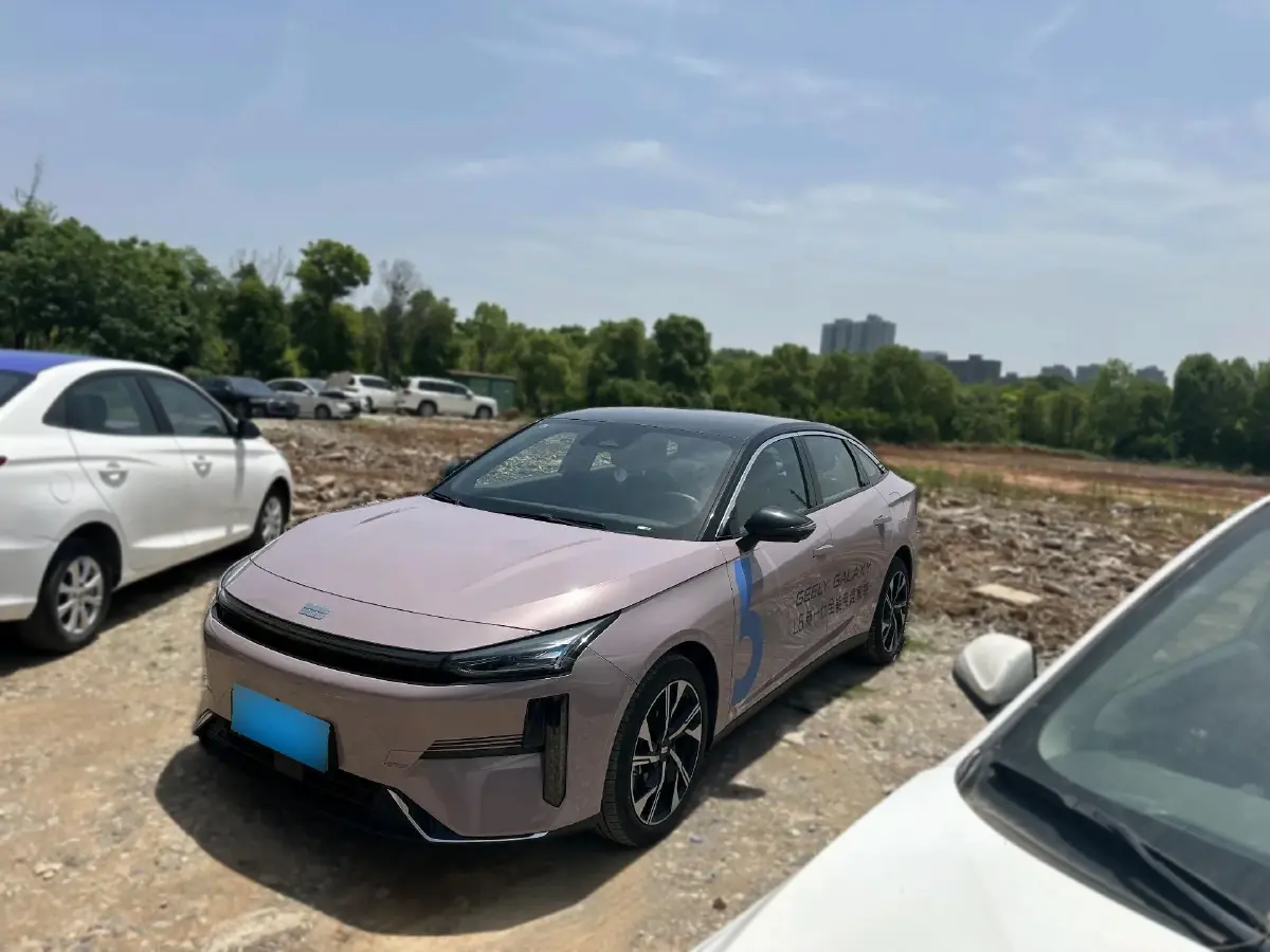 2024 Geely Galaxy L6 1.5T 163HP L4 3DHT PHEV